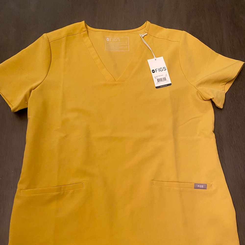 Figs Limited Edition Gold Casma 3 Pocket SZ Small NWT